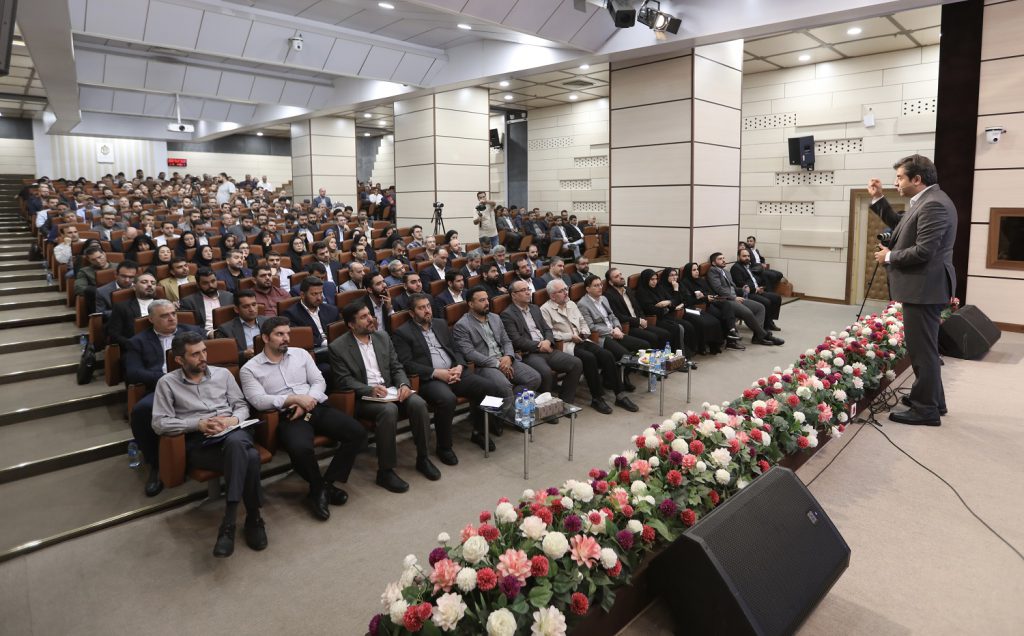 سمینار آموزشی «تحول دیجیتال برای مدیران» به میزبانی بنیاد مستضعفان (خرداد ۱۴۰۴)