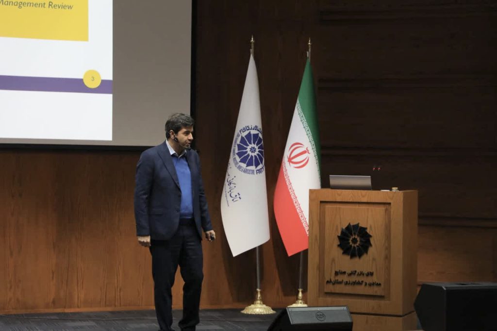 سمینار آموزشی «تحول دیجیتال برای مدیران» به میزبانی اتاق بازرگانی، صنایع، معادن و کشاورزی قم (بهمن ۱۴۰۳)
